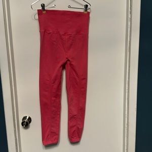 Hot pink free people movement high waisted elastic waist band leggings. Made Sm